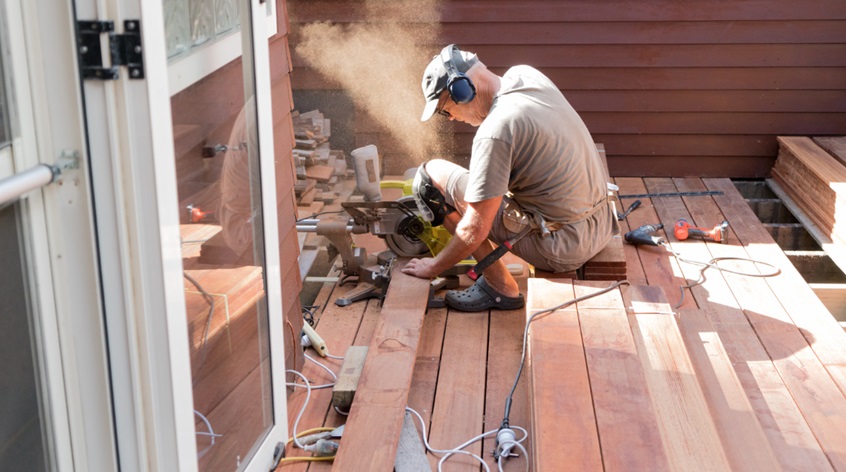 The Benefits of Hiring a Professional Deck Builder